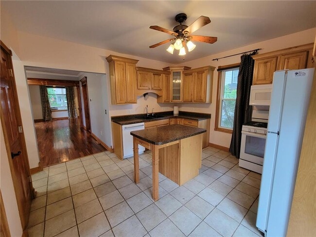 Photo - 966 Allen Ave