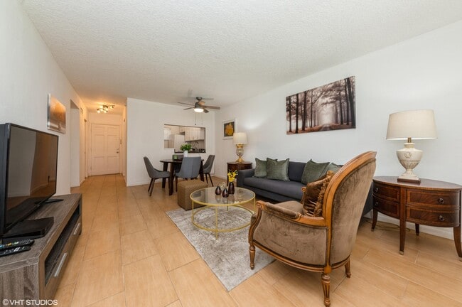 Building Photo - 2581 Garden Dr S Unit 108