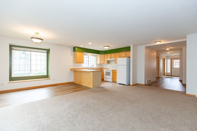Photo - Centrally located Home with an Attached Garage Unit 96