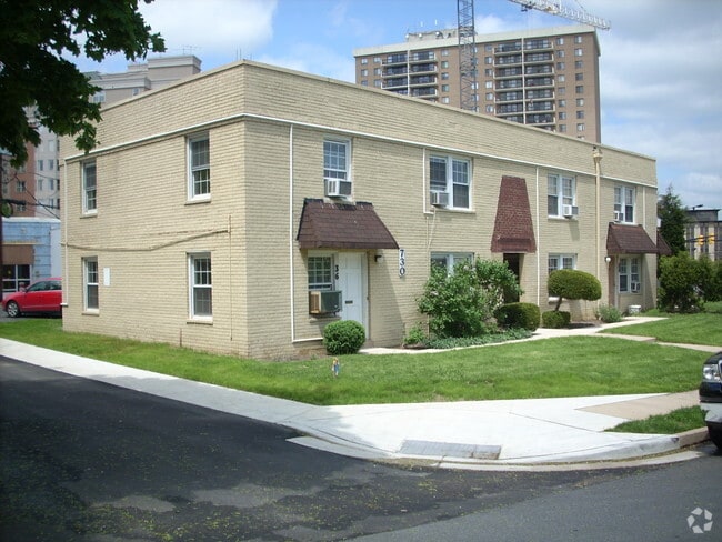 Photo - 730-736 N Oakland St