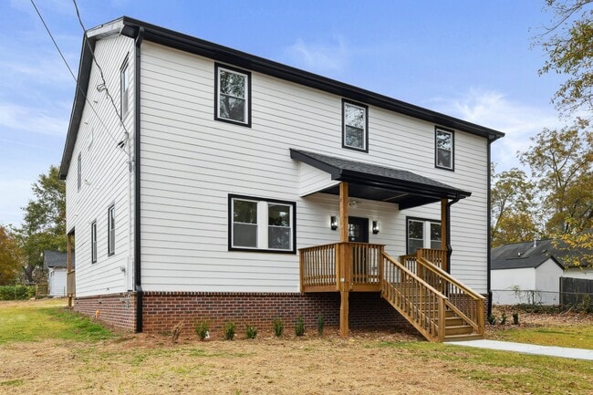 Photo - 190 Adair Ave SE