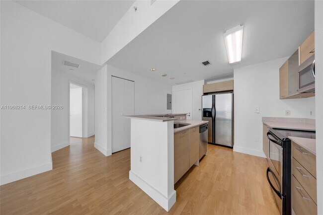 Photo - 350 NE 24th St Unidad 1404