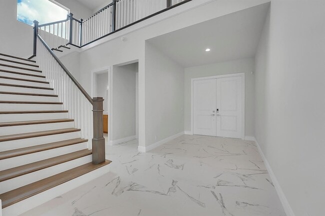 Photo - 9341 Crestview Cir
