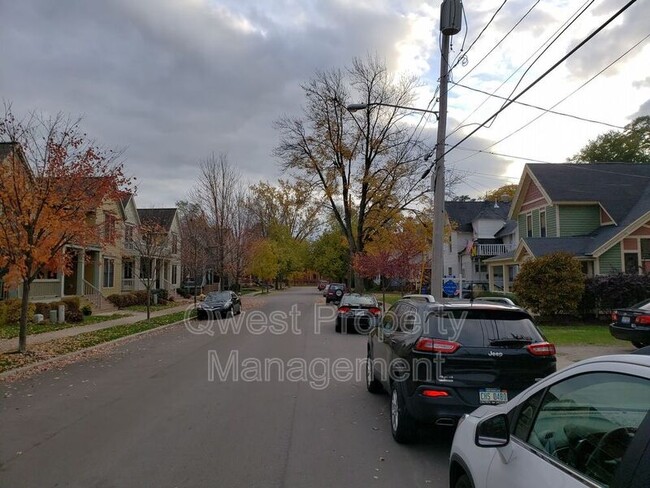 Photo - 221 Hollister Ave SE Unidad #1