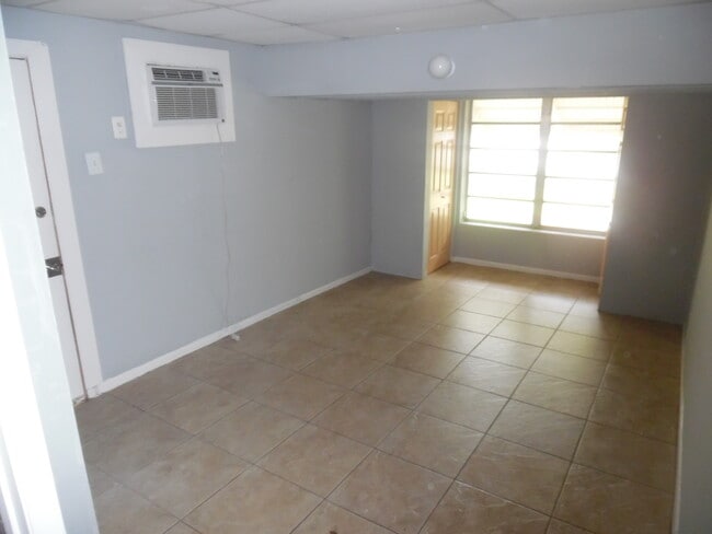 Photo - 1900 NE 157th Ter