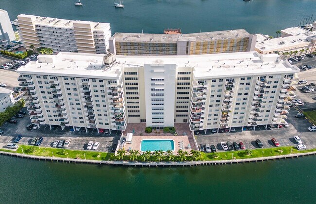 Building Photo - 401 Golden Isles Dr Unit 804 Rental