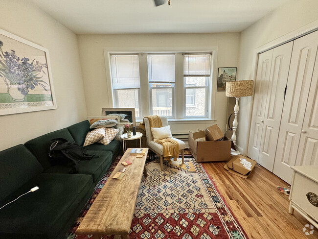Building Photo - 838 W Cornelia Ave Unit 1 Rental