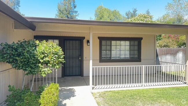Building Photo - Willow Brook Estates Home in Cul-de-sac