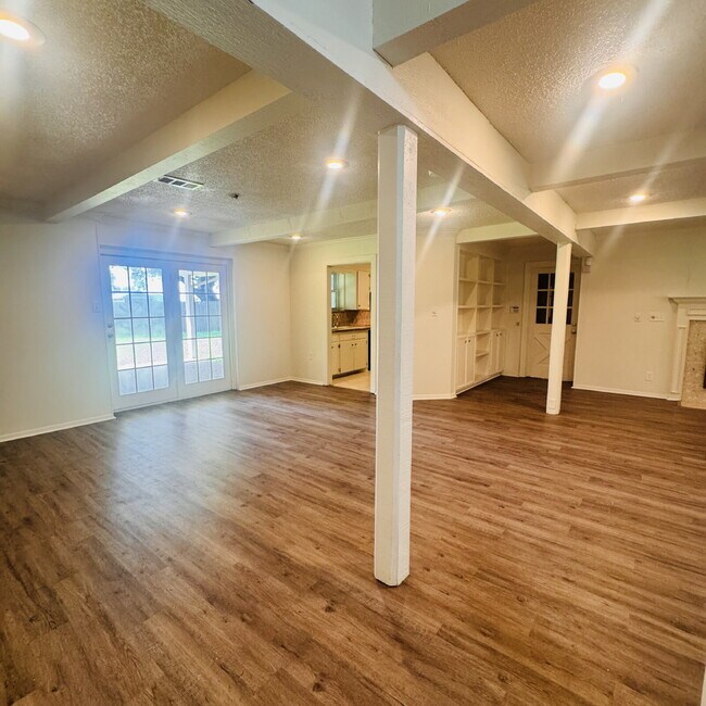 Photo - Experience Spacious Elegance: 3-Bedroom Home with Granite Countertops in Port Neches!
