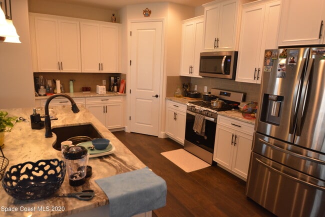 Photo - 7594 Poulicny Ln