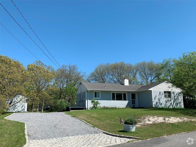 Building Photo - 425 Lake Dr Rental