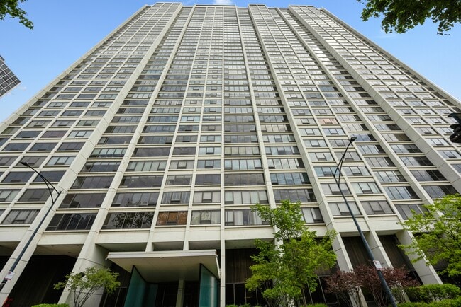 Building Photo - 2800 N Lake Shore Dr Unit #911