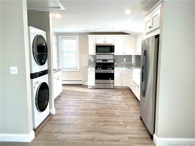 Photo - 31 Ledge Ave Unit 2