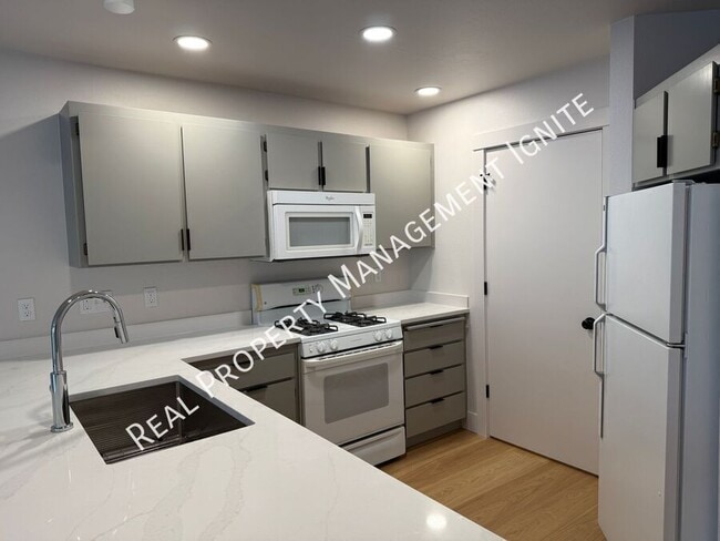 Photo - 1972 NE Sams Loop Unit 4