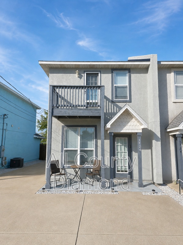Building Photo - 5726 Beach Dr