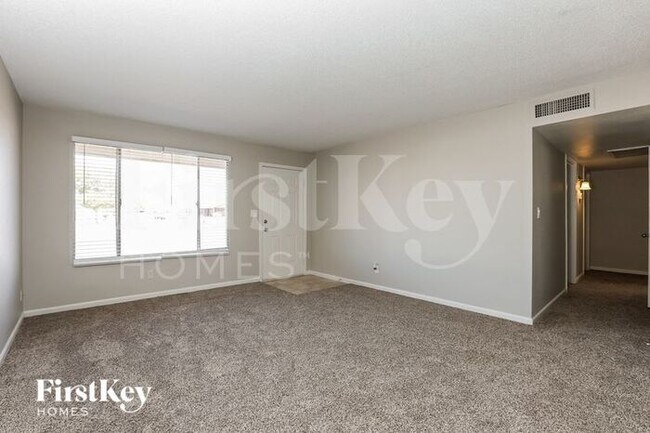 Photo - 8807 W Mercer Ln