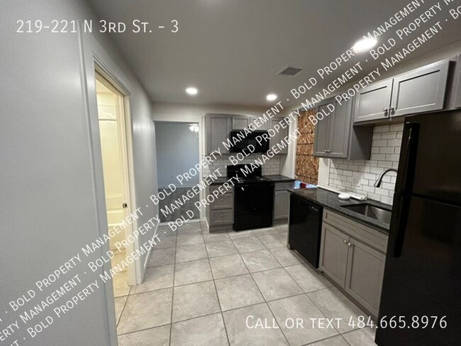 Building Photo - 219-221 N 3rd St.-3 Unit 3