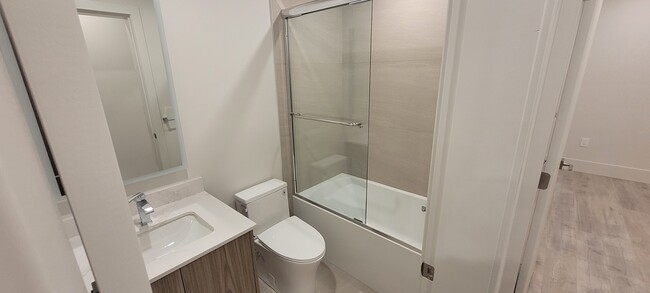 Photo - 5813 Canada Way