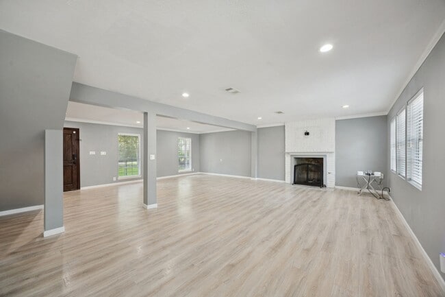 Photo - 553 Cane River Ln