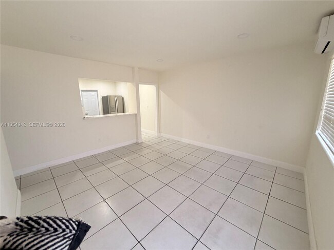 Photo - 95-97-97 NE 168th St Unidad 97