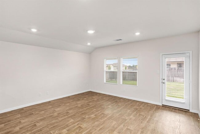 Photo - 1421 Havelock Wy