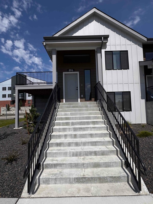 Photo - 896 E RR Ave