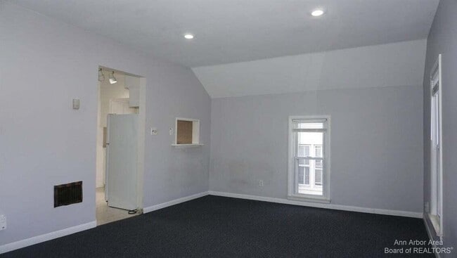 Photo - 207 W Henry St Unidad 2