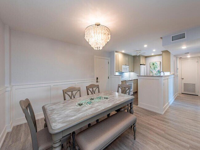 Photo - 555 Park Shore Dr Unit 508