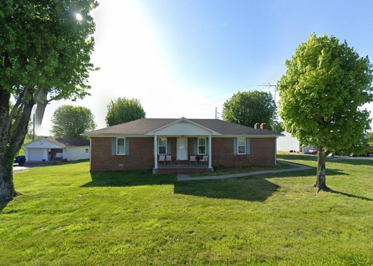 3 Bed/2 Bad House with detached 2 car garage/shop - 3 Bed/2 Bad House with detached 2 car garage/shop