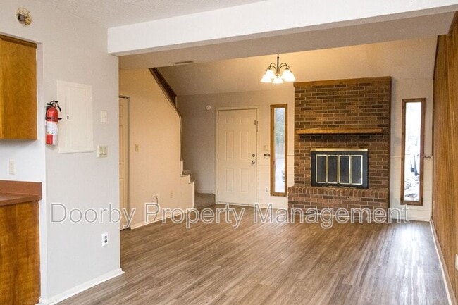 Photo - 18 S Germantown Rd Unit 4