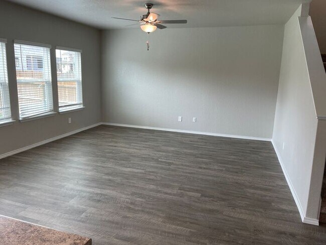 Photo - Stylish 4-Bedroom Home in Saint Hedwig | Space, Comfort & Convenience