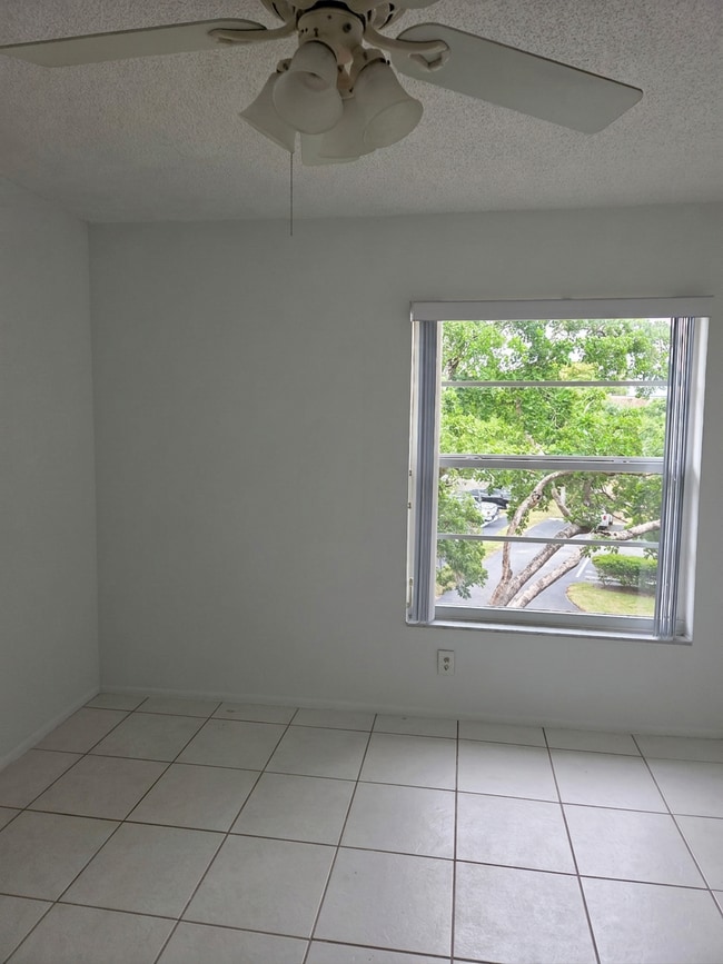 Photo - 450 NW 20th St Unit 301