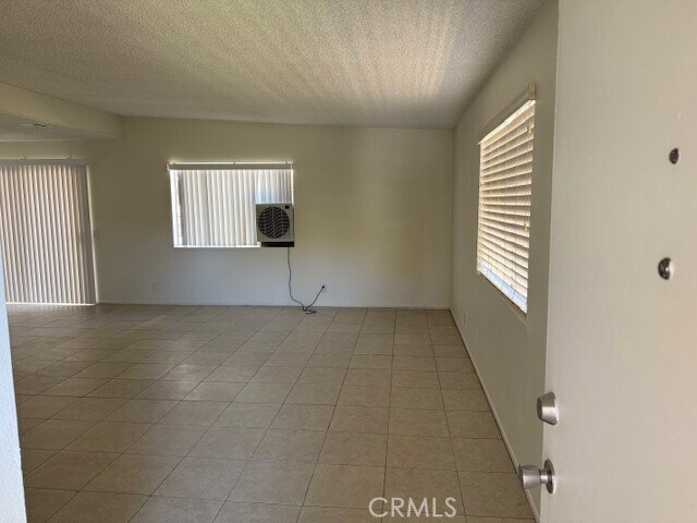 Photo - 453 E Lancaster Blvd