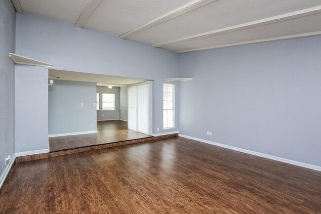 Photo - 7439 Oakmore Dr