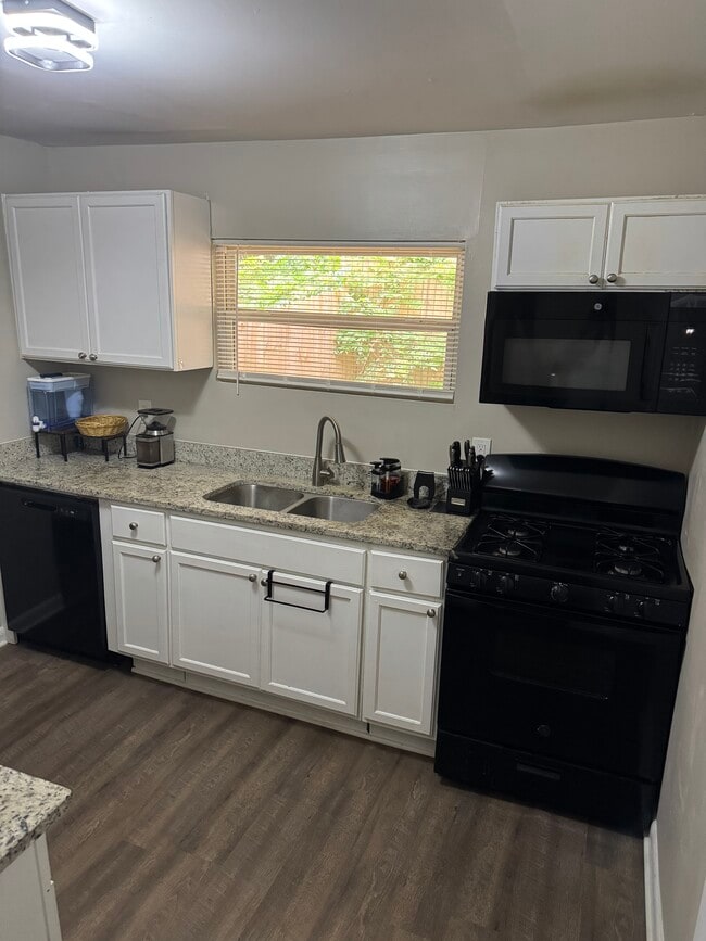 Photo - 1368 Margarette Dr