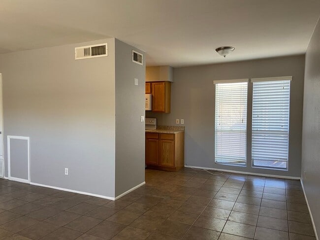 Photo - 2693 E Oakleaf Dr