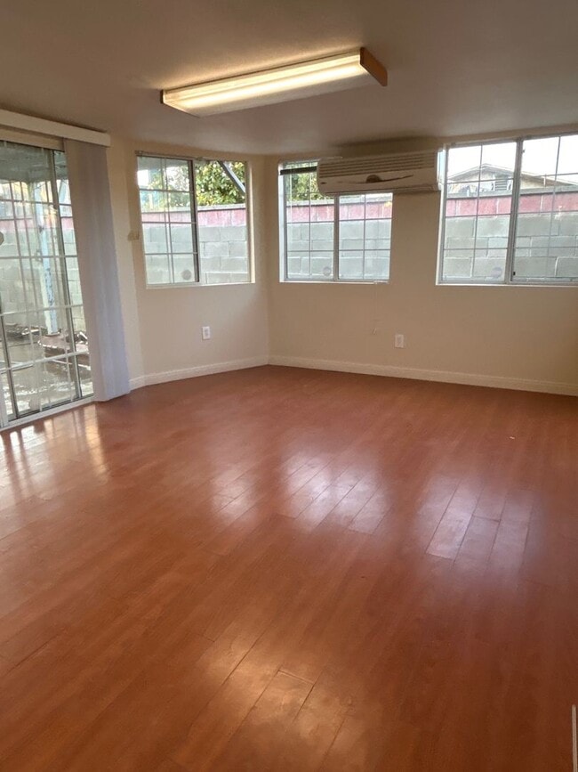 7549 3/4 Garvalia Ave.