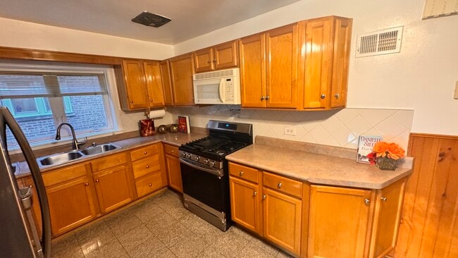 Photo - 5501 N California Ave Unidad 1N