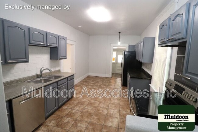 Photo - 904 E B St