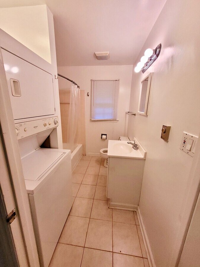 Photo - 200 W Poplar Ave Unit #5