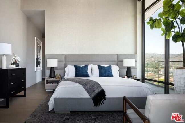 Photo - 1755 Argyle Ave Unit PH8