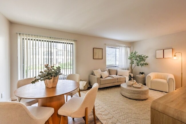 Building Photo - River 109 Rental