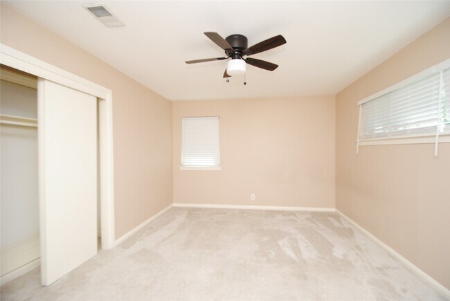 Photo - 10034 Cedardale Dr