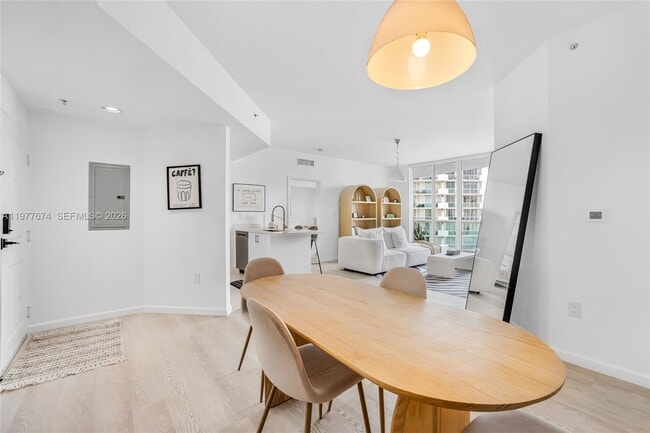 Photo - 7910 Harbor Island Dr Unit 901