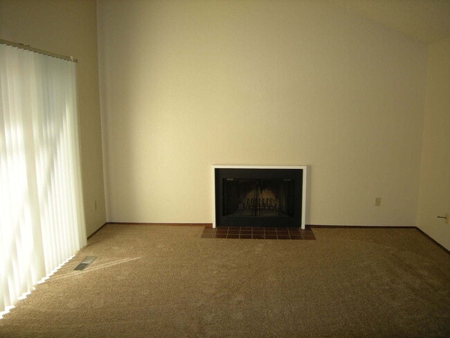 Photo - Lovely duet with easy access to shopping a...