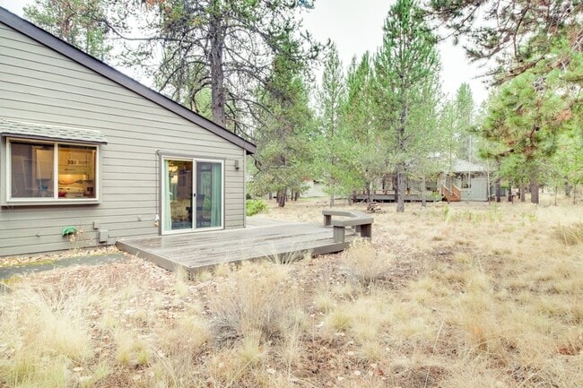 Photo - 3 Bedroom 2 Bath Fully Furnished - Sunriver Oregon