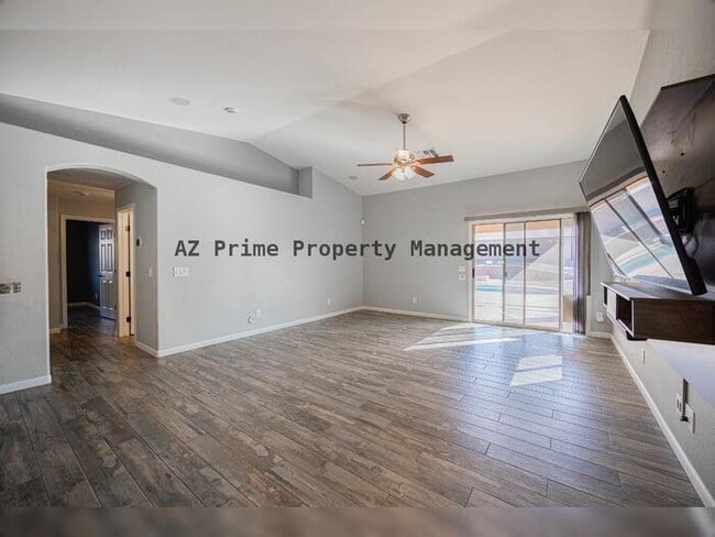 Photo - 1633 E Beautiful Ln