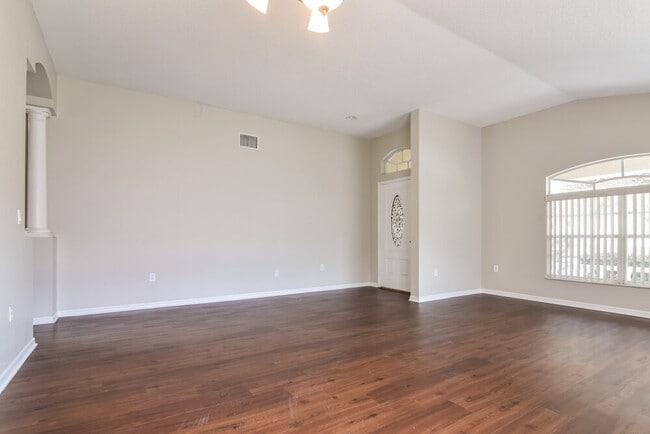 Photo - 812 Lesa Glen Pl
