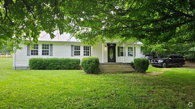 Building Photo - 1+Acre in the country! 2 bed/1.5 Bth- NO C... Rental
