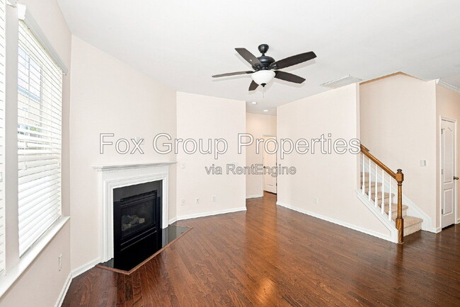 Photo - 117 E Warfield Dr